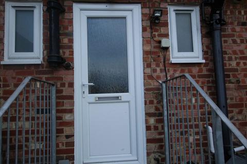 3 bedroom maisonette to rent, Albert Terrace, Old Town