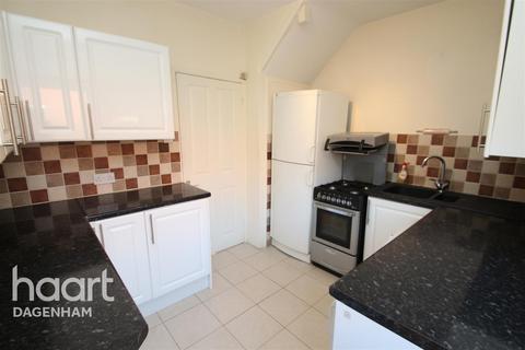 2 bedroom terraced house to rent, Dagenham, RM10