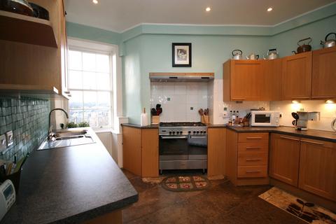 2 bedroom flat to rent, St. Vincent Street, New Town, Edinburgh EH3