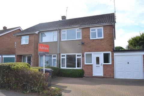 3 bedroom semi-detached house to rent, Aldeburgh Way, Chelmsford