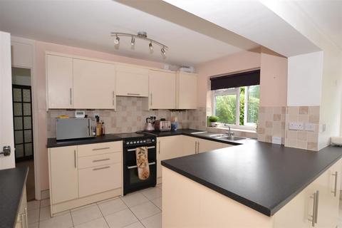 3 bedroom semi-detached house to rent, Aldeburgh Way, Chelmsford