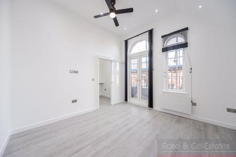 Studio to rent, Canfield Gardens, South Hampstead