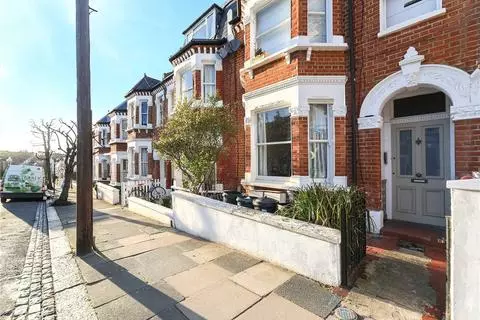 2 bedroom apartment to rent - View 2