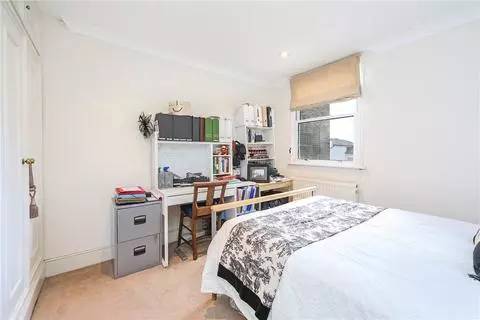 2 bedroom apartment to rent - View 5