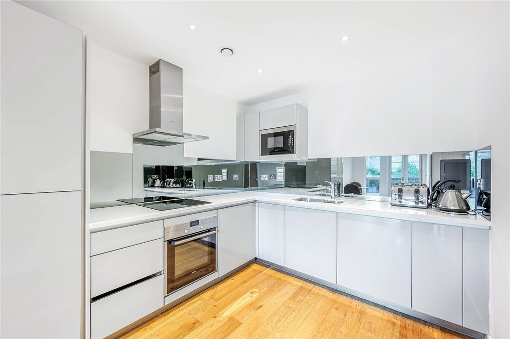 Apartment in Shepherds Bush - View 2
