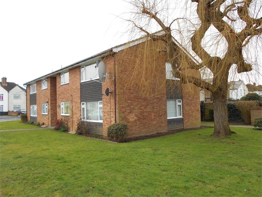 Anderson Drive, Ashford, Surrey 2 bed flat £1,150 pcm (£265 pw)