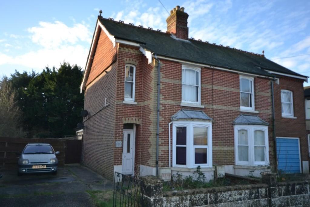Westgate, Chichester 2 bed semidetached house £250,000
