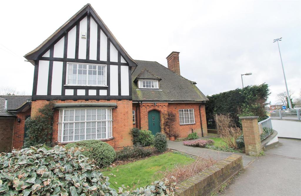 St Albans Road East, Hatfield 1 bed flat £775 pcm (£179 pw)