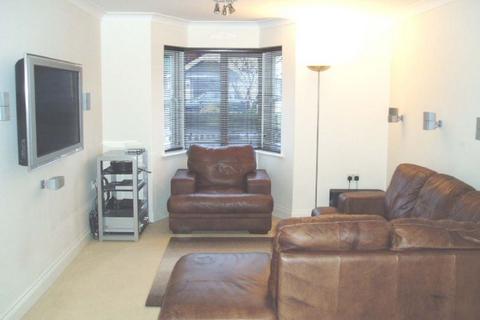 2 bedroom flat to rent, Epsom