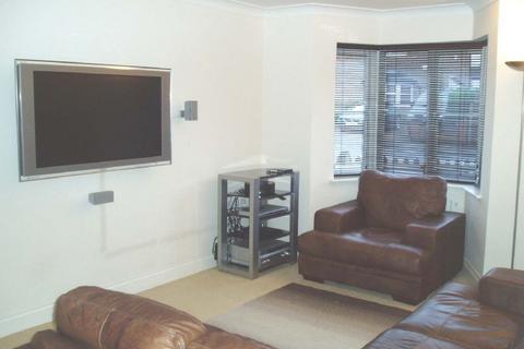 2 bedroom flat to rent, Epsom