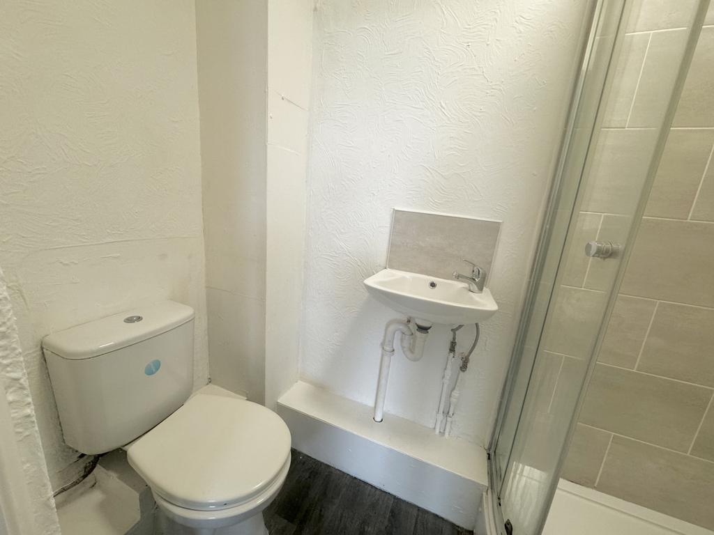 Apartment in Leeds - View 3
