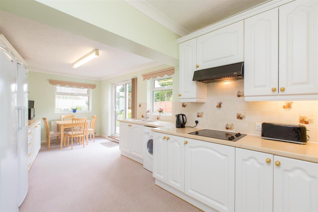 Heston Avenue, Patcham, Brighton 3 bed semidetached bungalow £399,950