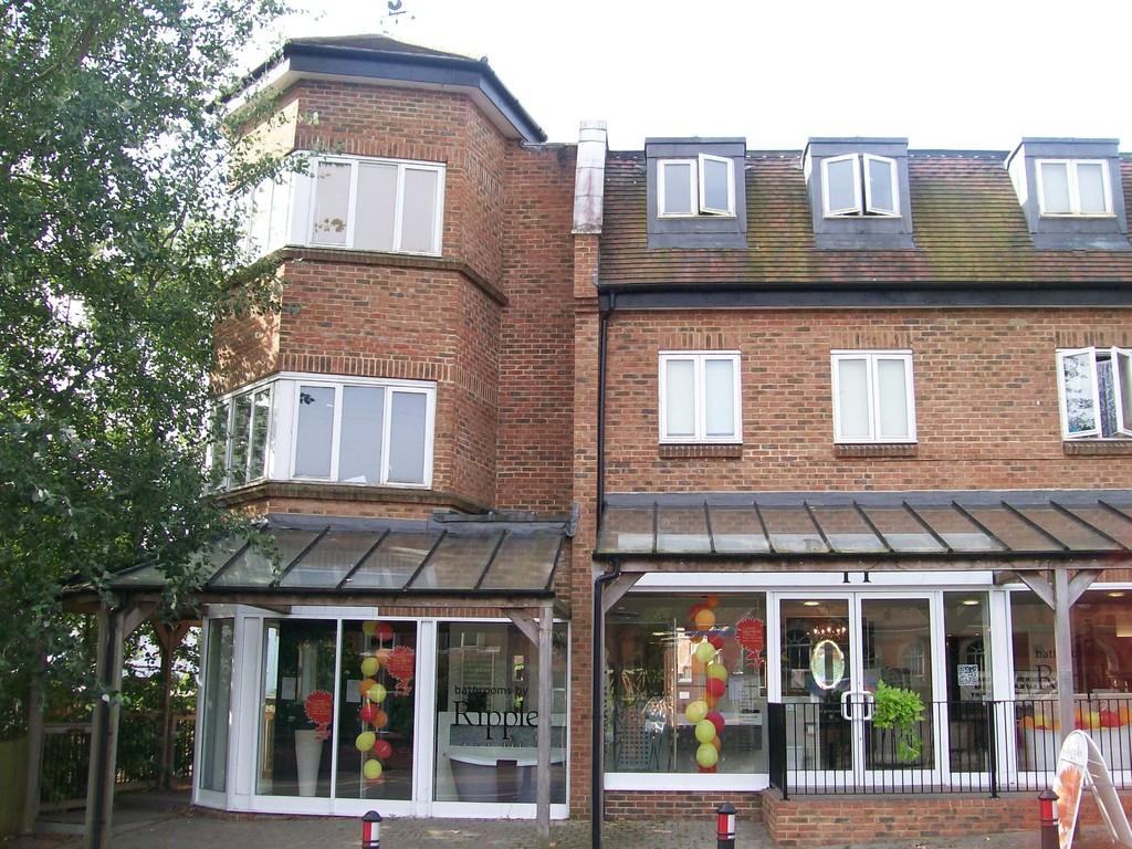 Adastra Place, Keymer Road, Hassocks 1 bed apartment £725 pcm (£167 pw)