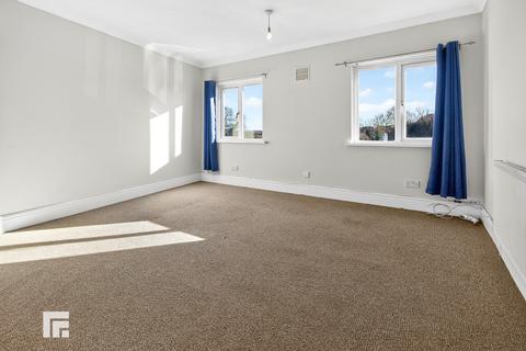 3 bedroom flat to rent, Beulah Road, Rhiwbina