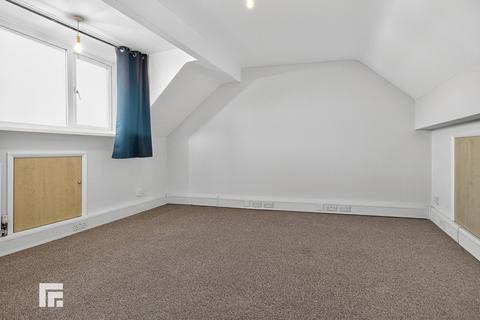 3 bedroom flat to rent, Beulah Road, Rhiwbina