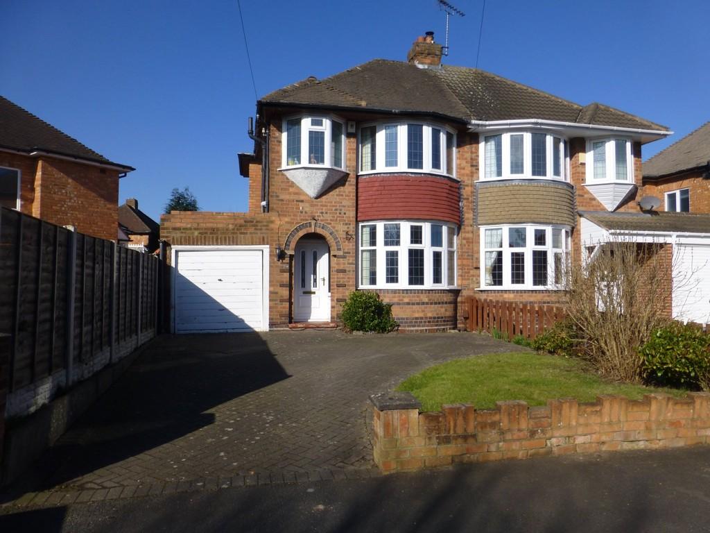 Wellsford Avenue, Solihull 3 bed semidetached house £215,000