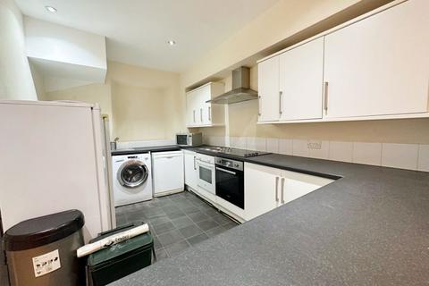 7 bedroom end of terrace house to rent, Magdalen Street, Exeter