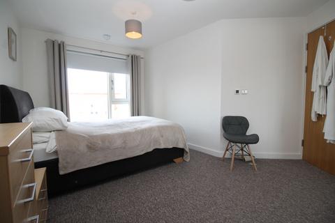 2 bedroom apartment to rent, The Crescent, Gunwharf Quays