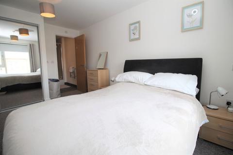 2 bedroom apartment to rent, The Crescent, Gunwharf Quays
