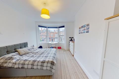 7 bedroom house to rent, Estcourt Avenue, Headingley, Leeds