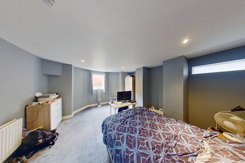 7 bedroom house to rent, Estcourt Avenue, Headingley, Leeds