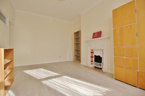 Studio to rent, Grosvenor Road, Finchley Central N3