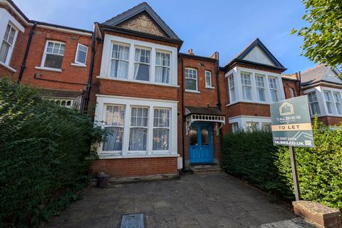 Studio to rent, Grosvenor Road, Finchley Central N3