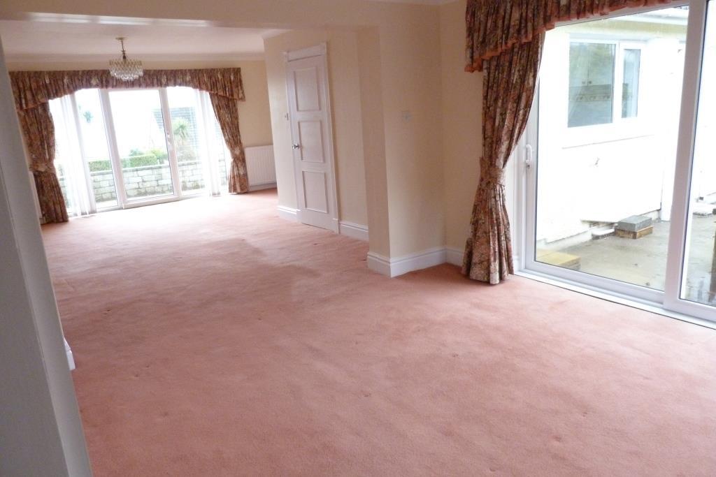 Howe Road, Onchan, IM3 2AZ 4 bed detached house £1,400 pcm (£323 pw)
