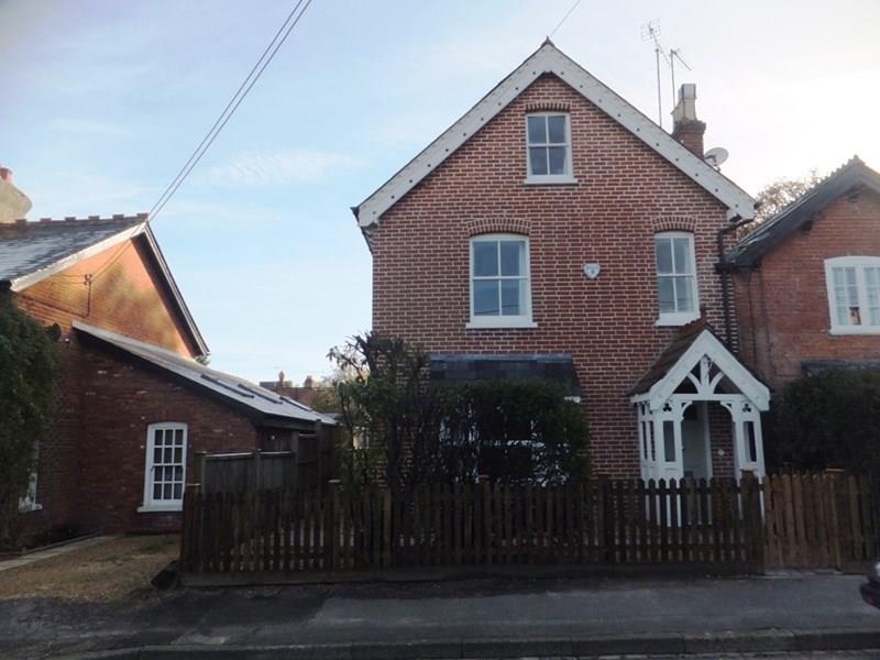 Queens Road, Lyndhurst 5 bed semidetached house £1,995 pcm (£460 pw)