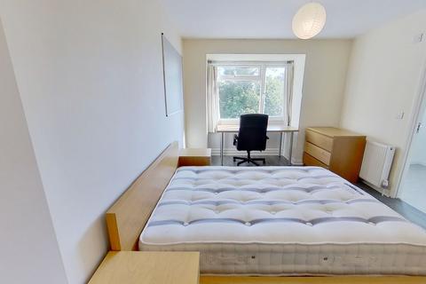 1 bedroom in a house share to rent, Guildford Park Avenue, Guildford, GU2 7NH