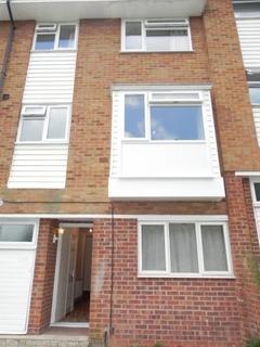 1 bedroom in a house share to rent, Guildford Park Avenue, Guildford, GU2 7NH