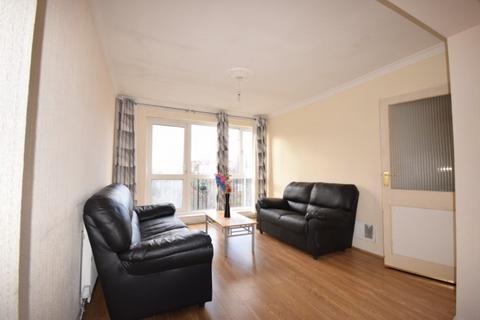 2 bedroom flat to rent, Lovell Court, Crumpsall, Manchester, M8 4LB