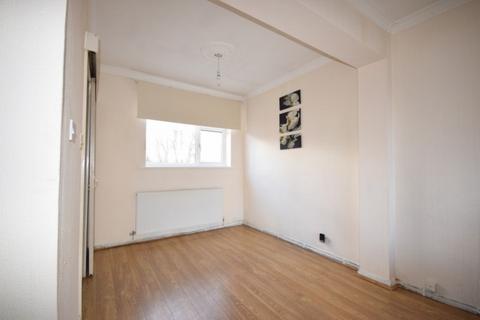 2 bedroom flat to rent, Lovell Court, Crumpsall, Manchester, M8 4LB