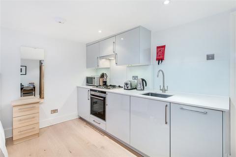 Studio to rent, Marshall Street, Soho, W1F