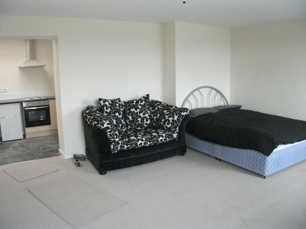 31 Station Road, Wombwell 1 bed apartment £350 pcm (£81 pw)