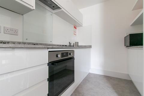 3 bedroom flat to rent - Hazelwood Avenue, Jesmond, Newcastle Upon Tyne