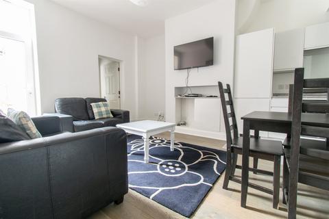3 bedroom flat to rent - Hazelwood Avenue, Jesmond, Newcastle Upon Tyne