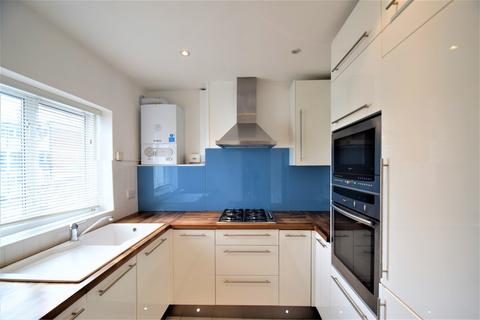 2 bedroom flat to rent, Coombe Road, Chiswick