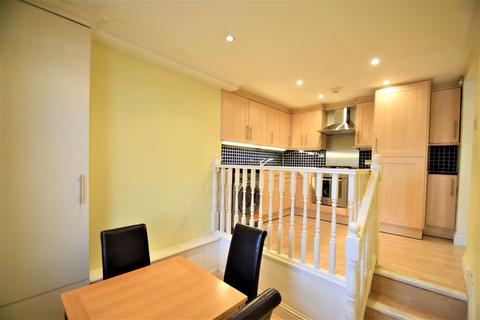 1 bedroom apartment to rent, Chiswick High Road, W4