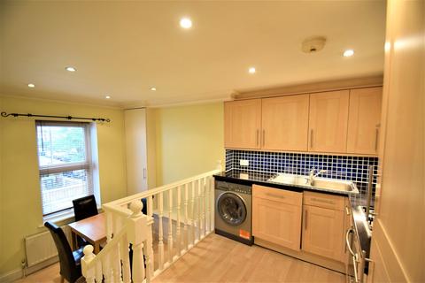 1 bedroom apartment to rent, Chiswick High Road, W4