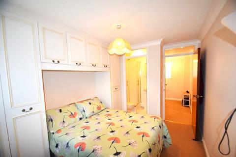 2 bedroom apartment to rent, Chaseley Drive, W4