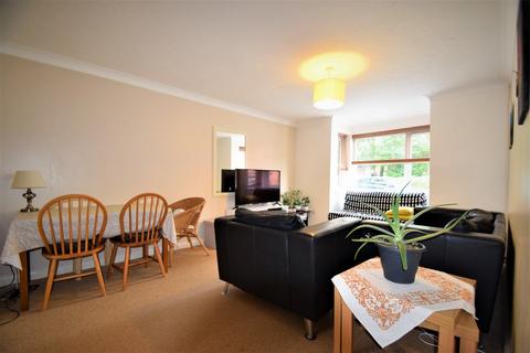 2 bedroom apartment to rent, Chaseley Drive, W4