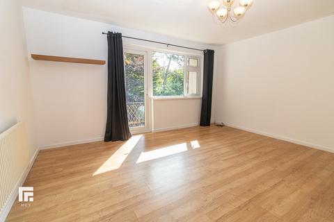 2 bedroom apartment to rent, Thornhill Court, Thornhill