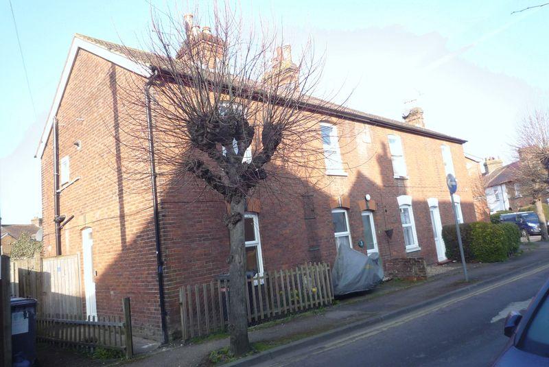 Danvers Road, Tonbridge 2 bed terraced house £240,000