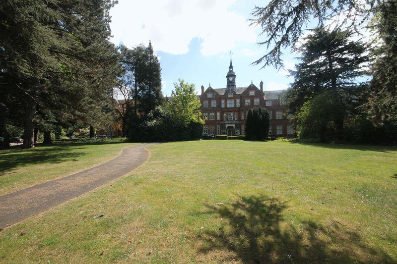 Lavender Court, LEATHERHEAD 2 bed apartment £1,250 pcm (£288 pw)