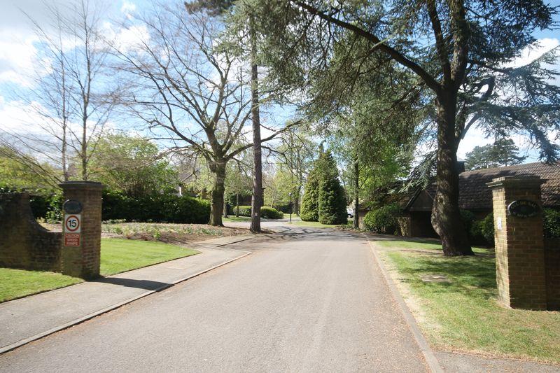 Lavender Court, LEATHERHEAD 2 bed apartment £1,250 pcm (£288 pw)