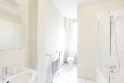 Studio to rent, Hill Street, Mayfair, London, W1J