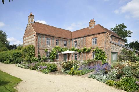 6 bedroom detached house to rent, Lambourn Woodlands, Hungerford, Berkshire, RG17