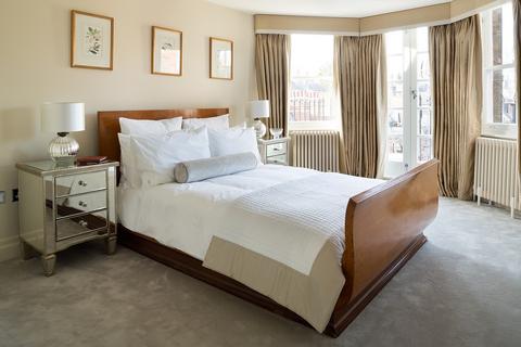 6 bedroom terraced house to rent, Upper Brook Street, Mayfair, London, W1K
