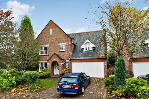 4 bedroom terraced house to rent, Upper Walk, Virginia Park, GU25 4SN